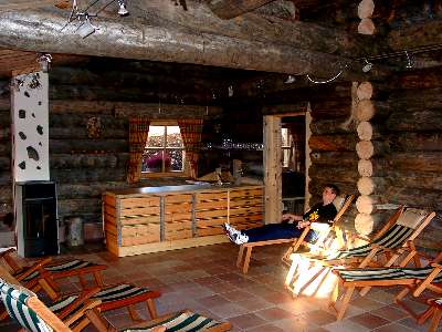 So richtig relaxen, feiern oder auch tagen im urigen Blockhüttenzentrum